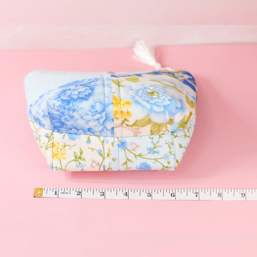 Patchwork floral quilted bag with foam cotton lining for makeup protection NWOT